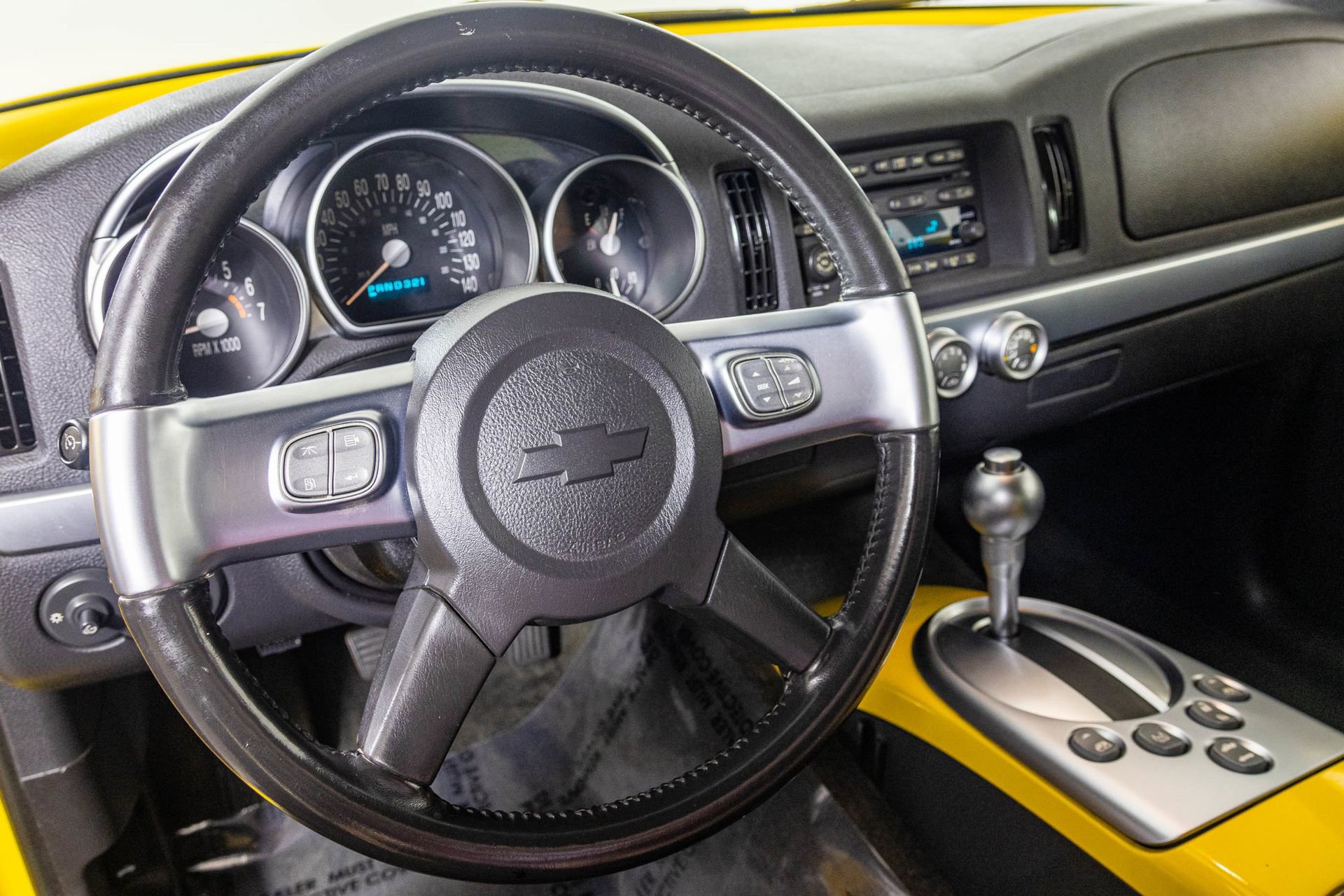 Used 2004 Chevrolet SSR w/ Preferred Equipment Group RWD image 29