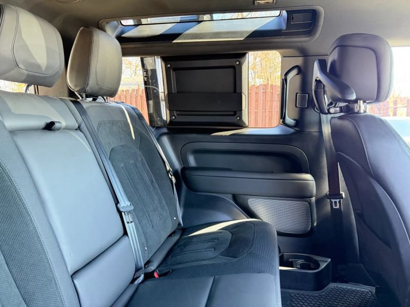 Used 2023 Land Rover Defender 90 V8 image 25