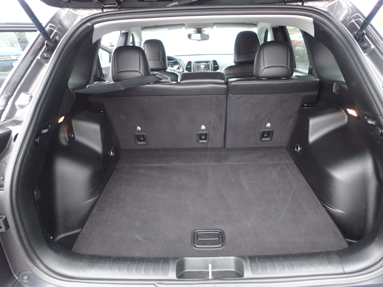 Used 2019 Jeep Cherokee Trailhawk image 11