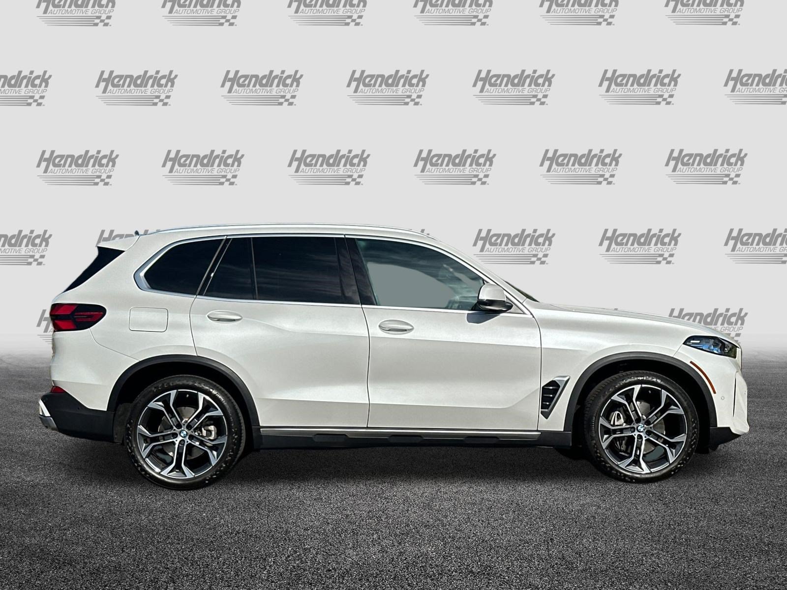 Used 2026 BMW X5 xDrive40i AWD/4WD image 3