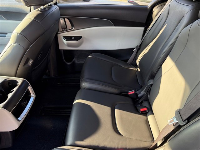 Used 2024 Kia Carnival LX image 28