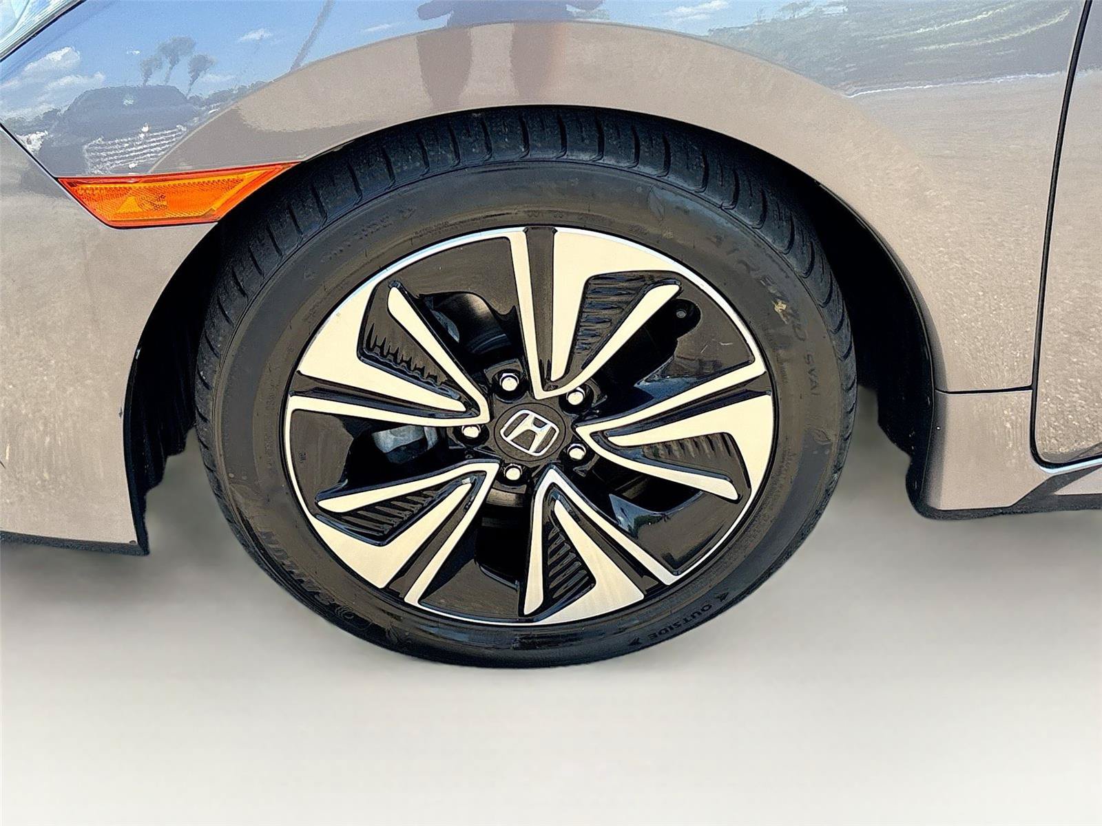Used 2017 Honda Civic EX-L image 29