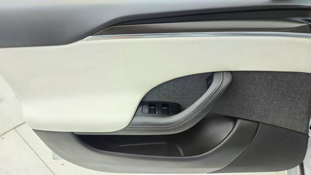 Used 2022 Tesla Model S Plaid AWD/4WD image 34