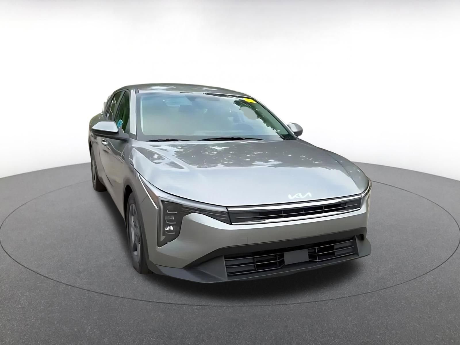 Used 2025 Kia K4 LXS FWD image 3