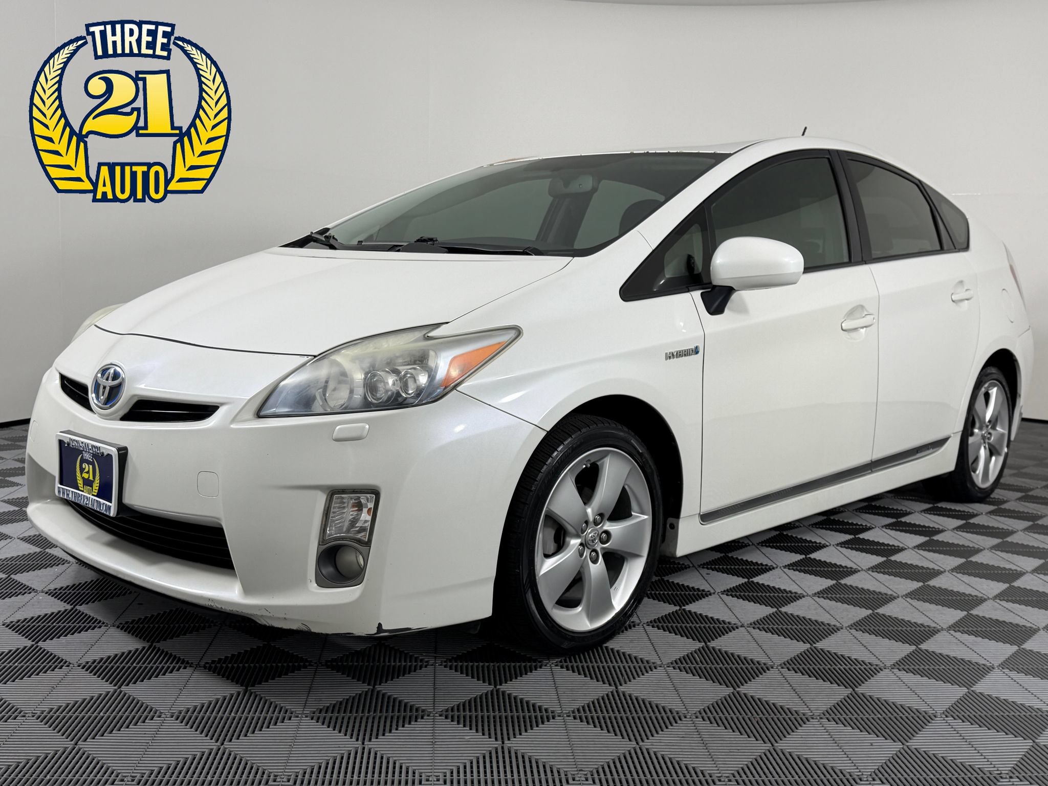 Used 2010 Toyota Prius Five w/ Navigation Pkg FWD image 1