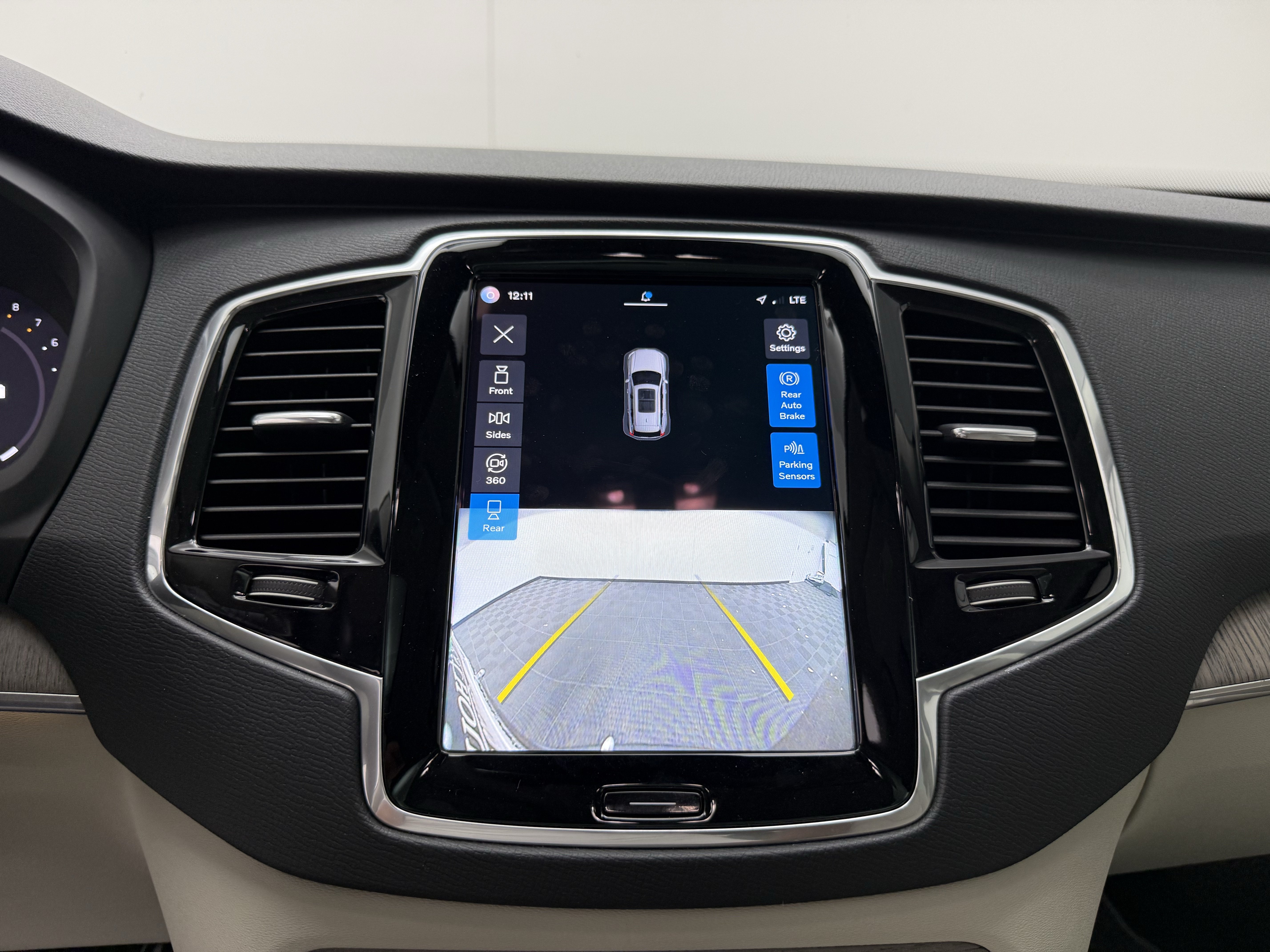 Certified 2023 Volvo XC90 B6 Plus w/ Protection Package Premier AWD/4WD image 21