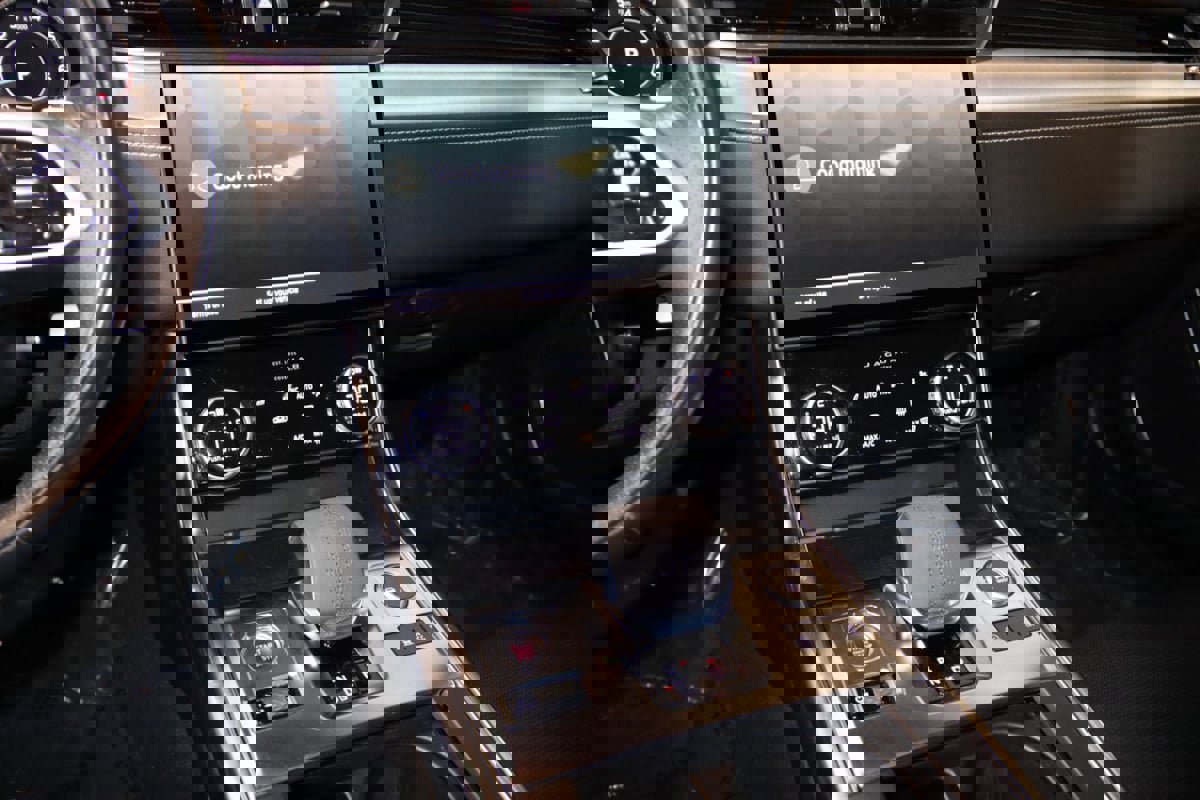 Used 2021 Jaguar XF R-Dynamic SE image 47