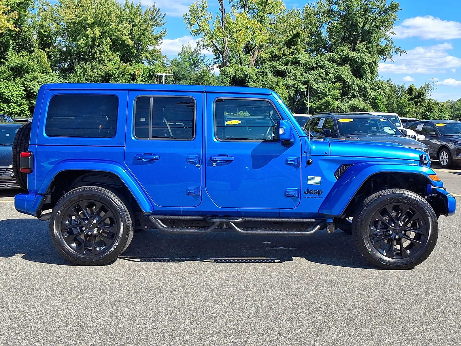 Used 2023 Jeep Wrangler Unlimited Sahara AWD/4WD image 7
