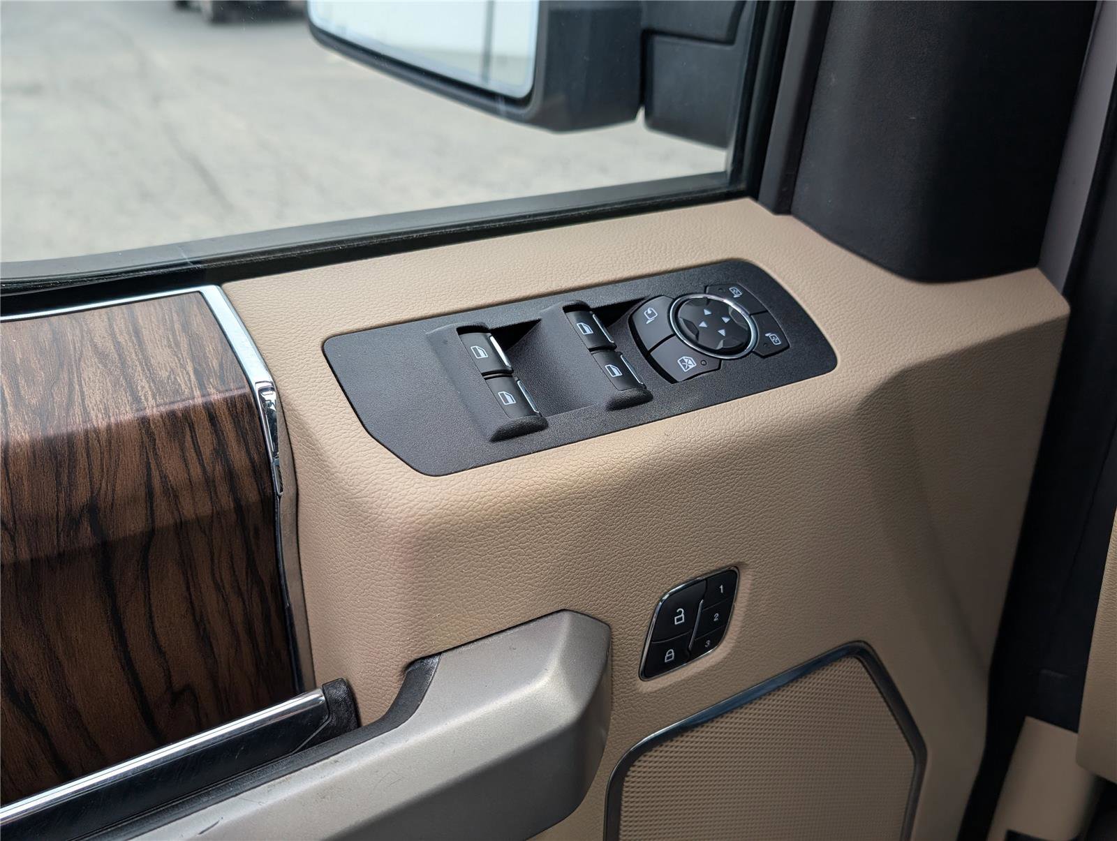 Used 2019 Ford F150 Lariat w/ Equipment Group 501A Mid image 17