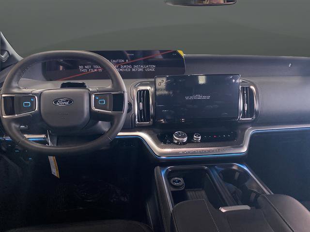 New 2026 Ford Expedition Platinum image 5