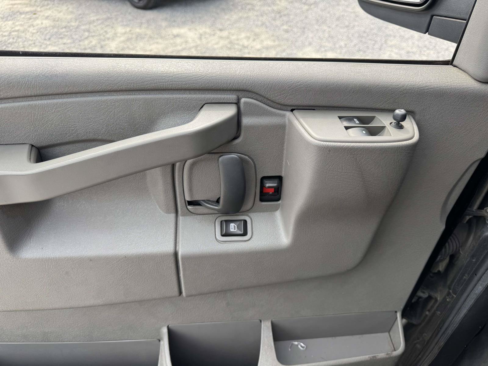 Used 2018 Chevrolet Express 2500 w/ Driver Convenience Package RWD image 14