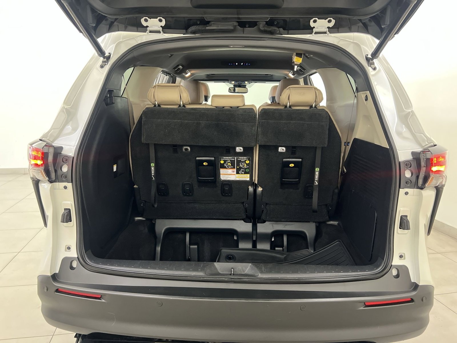 Used 2021 Toyota Sienna XLE w/ XLE Plus Package image 25