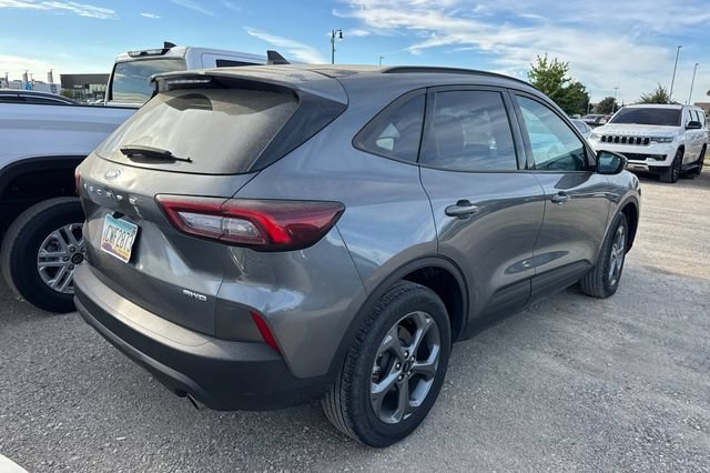 Used 2025 Ford Escape ST-Line Select AWD/4WD image 5