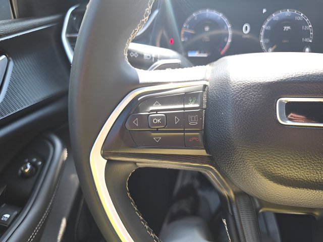 Certified 2025 Jeep Grand Cherokee Laredo X AWD/4WD image 17