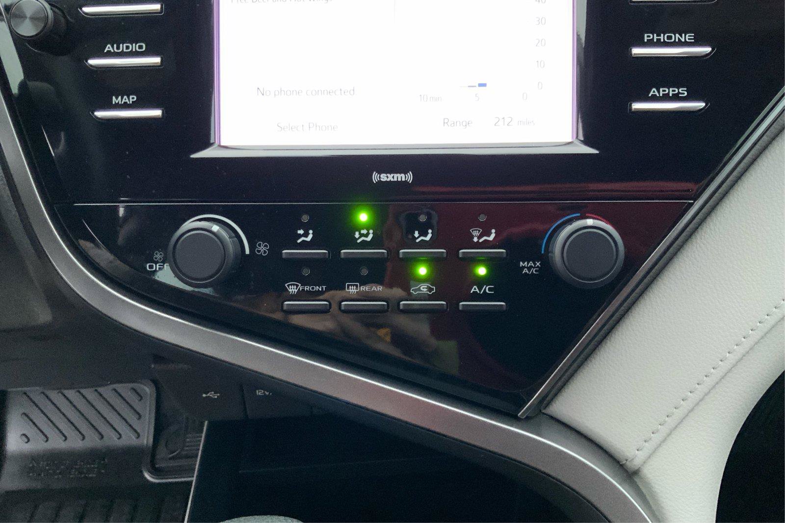 Used 2020 Toyota Camry LE FWD image 32