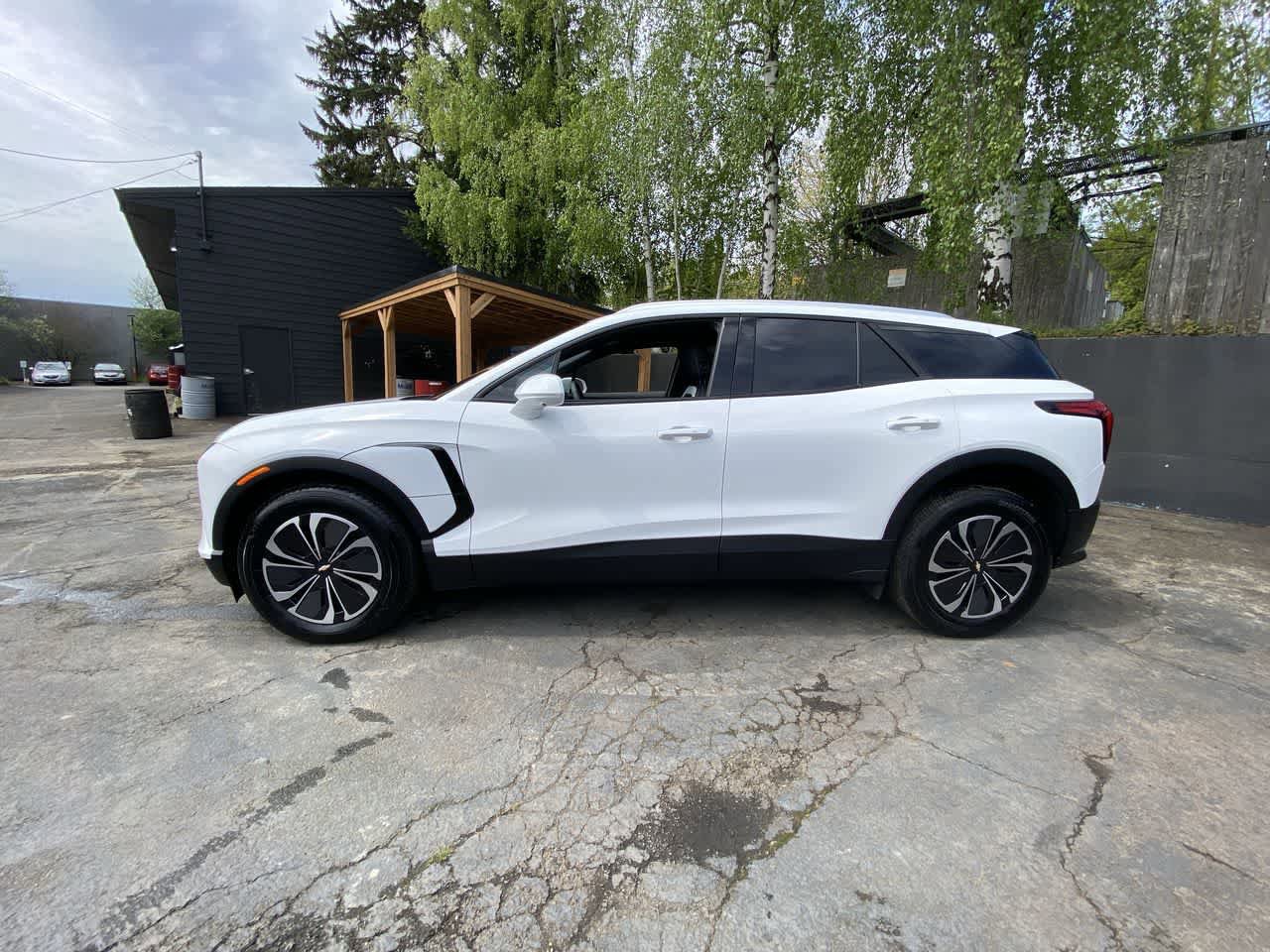 Used 2024 Chevrolet Blazer EV LT AWD/4WD image 3