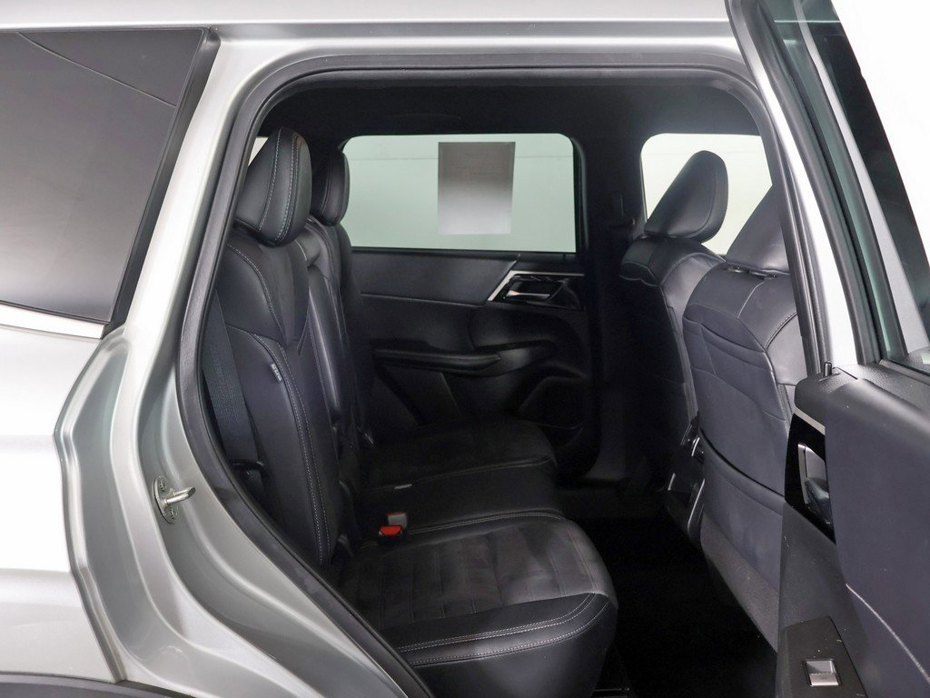 Used 2023 Mitsubishi Outlander SE image 34
