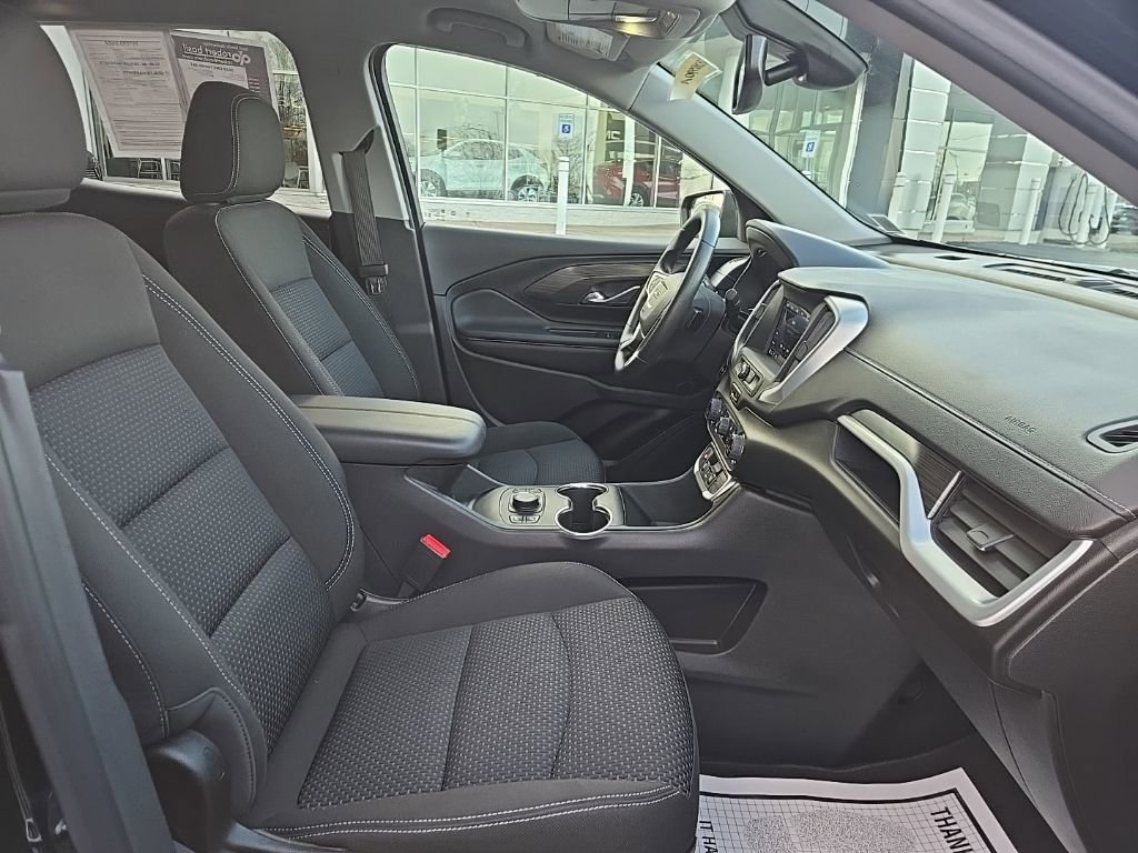 Used 2024 GMC Terrain SLE w/ Driver Convenience Package image 17