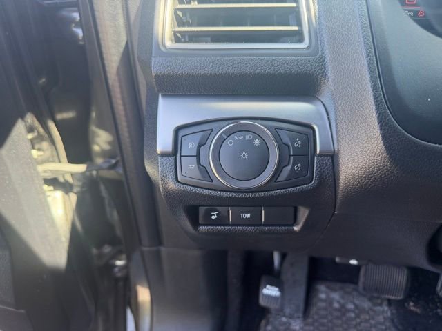 Used 2018 Ford Explorer XLT w/ Equipment Group 202A FWD image 11