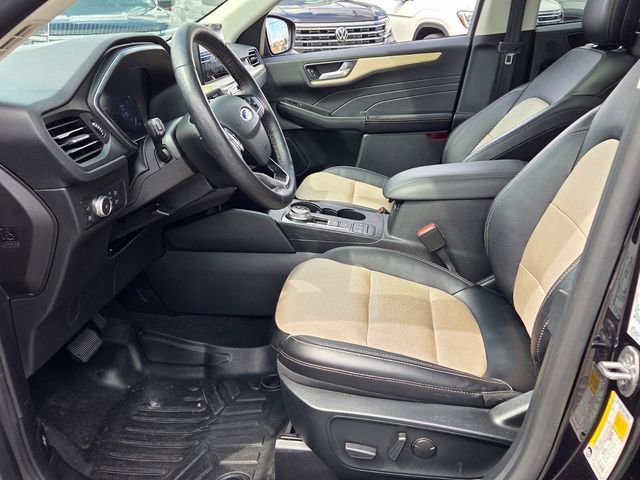 Used 2021 Ford Escape Titanium w/ Titanium Elite Package AWD/4WD image 5