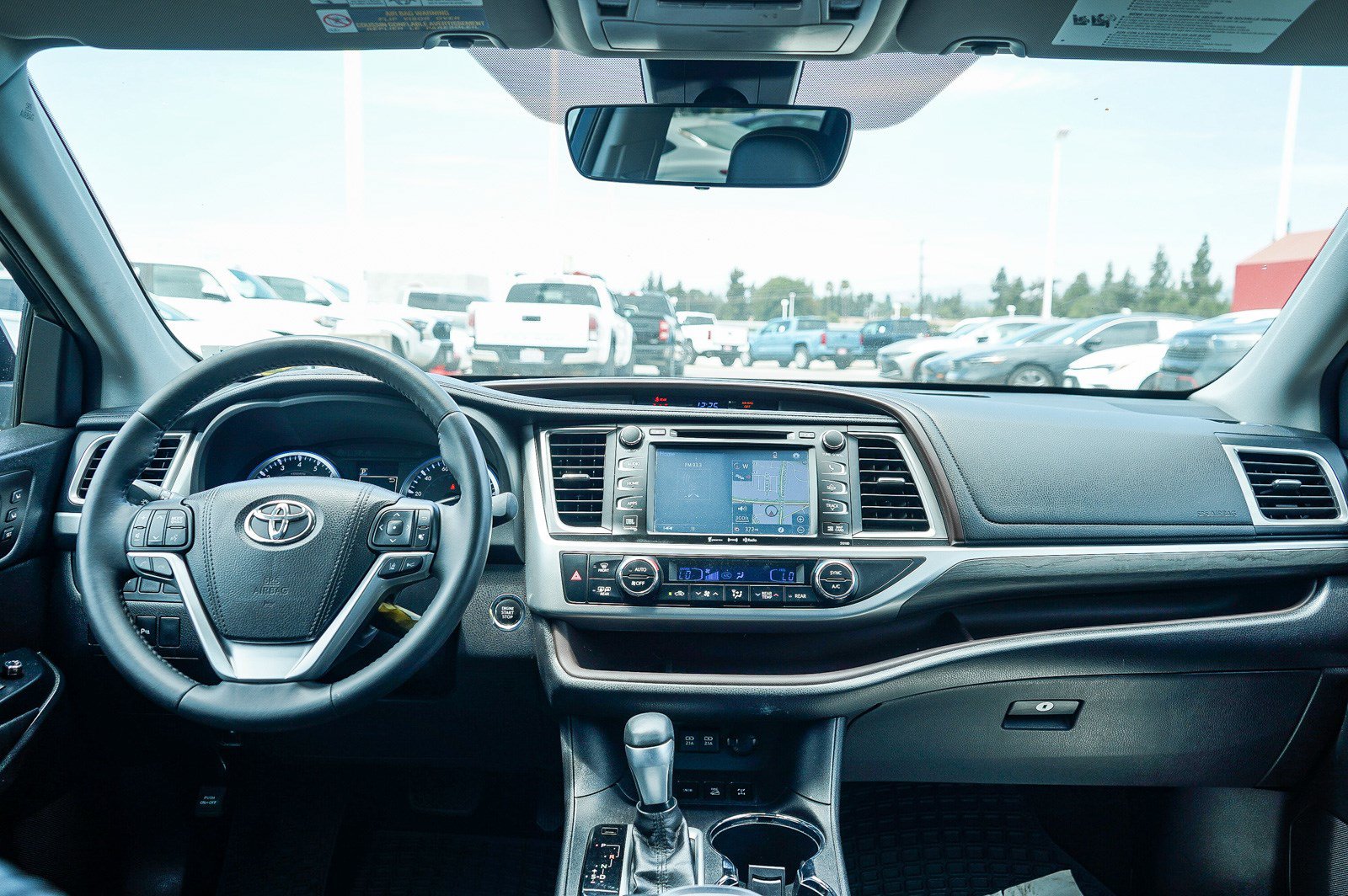 Certified 2017 Toyota Highlander Limited w/ Carpet Mat Package AWD/4WD image 13