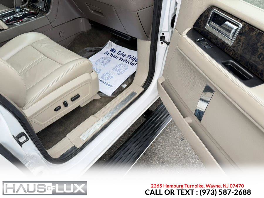 Used 2017 Lincoln Navigator Select image 21