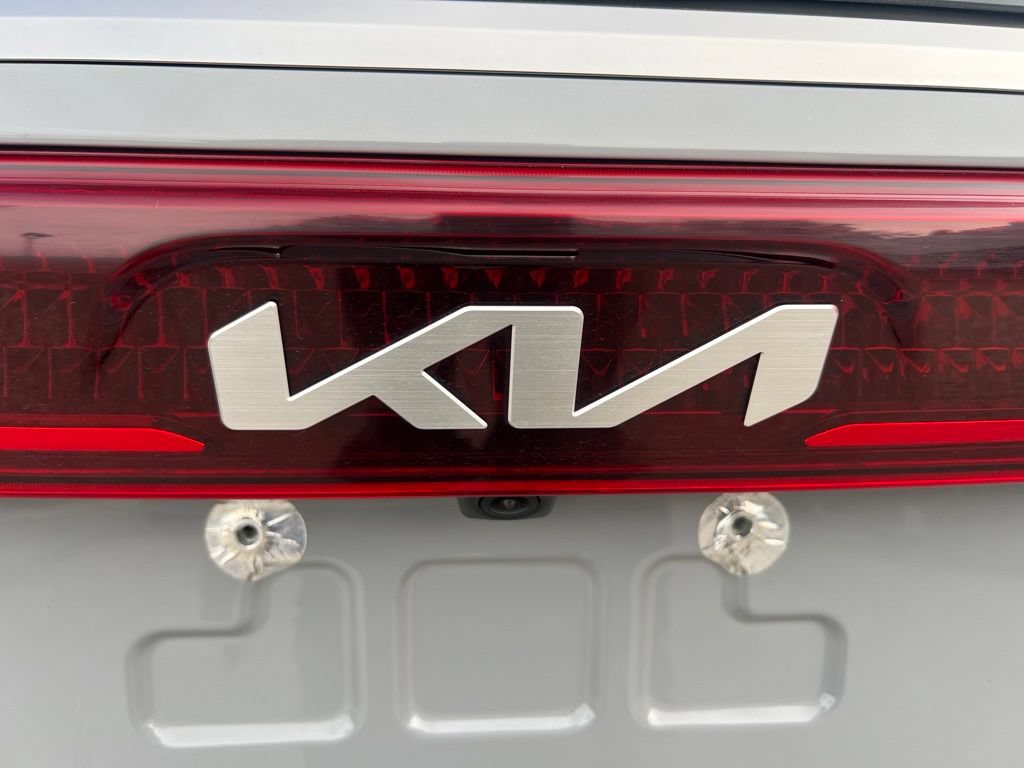 Certified 2023 Kia Carnival SX FWD image 32