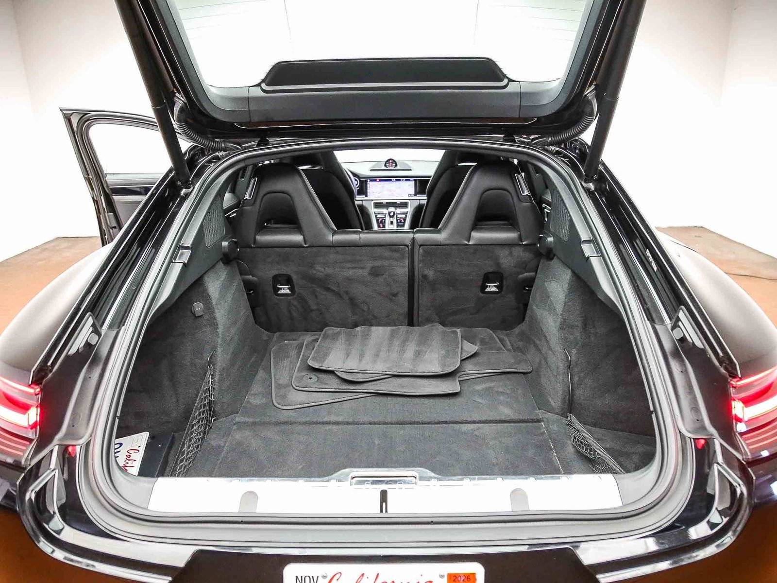 Certified 2018 Porsche Panamera RWD image 32