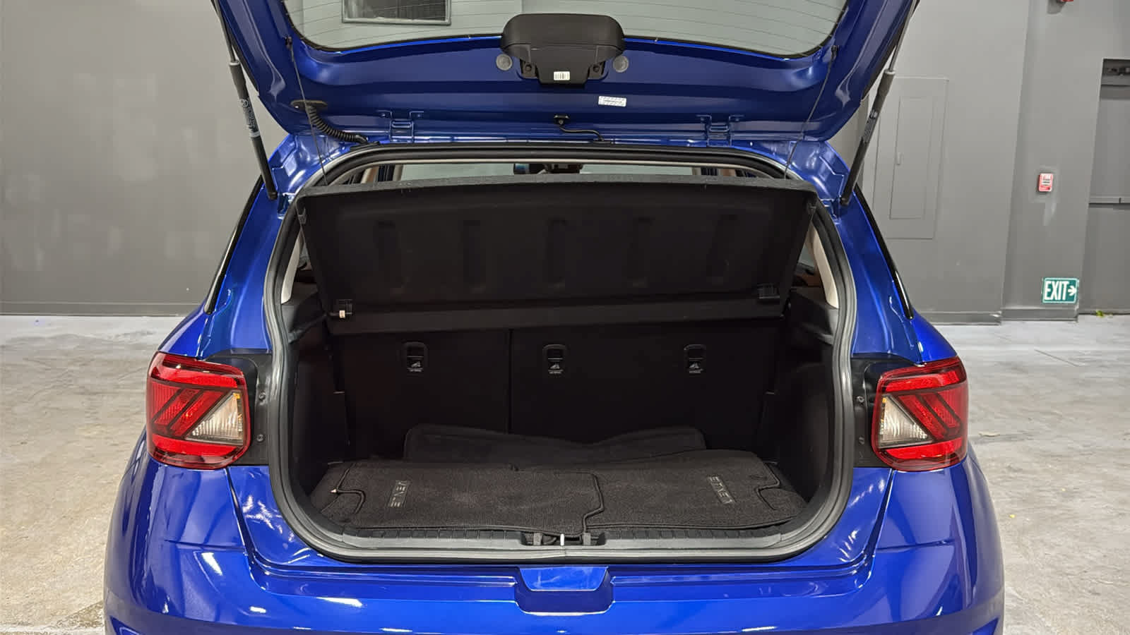 Used 2023 Hyundai Venue SE FWD image 25