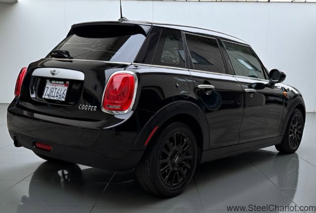 Used 2015 MINI Cooper 4-Door Hardtop image 4