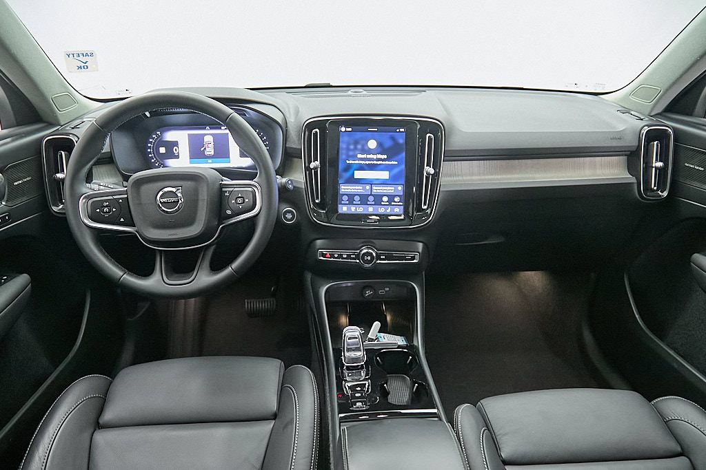 Certified 2023 Volvo XC40 B5 Ultimate w/ Protection Package Premier AWD/4WD image 23