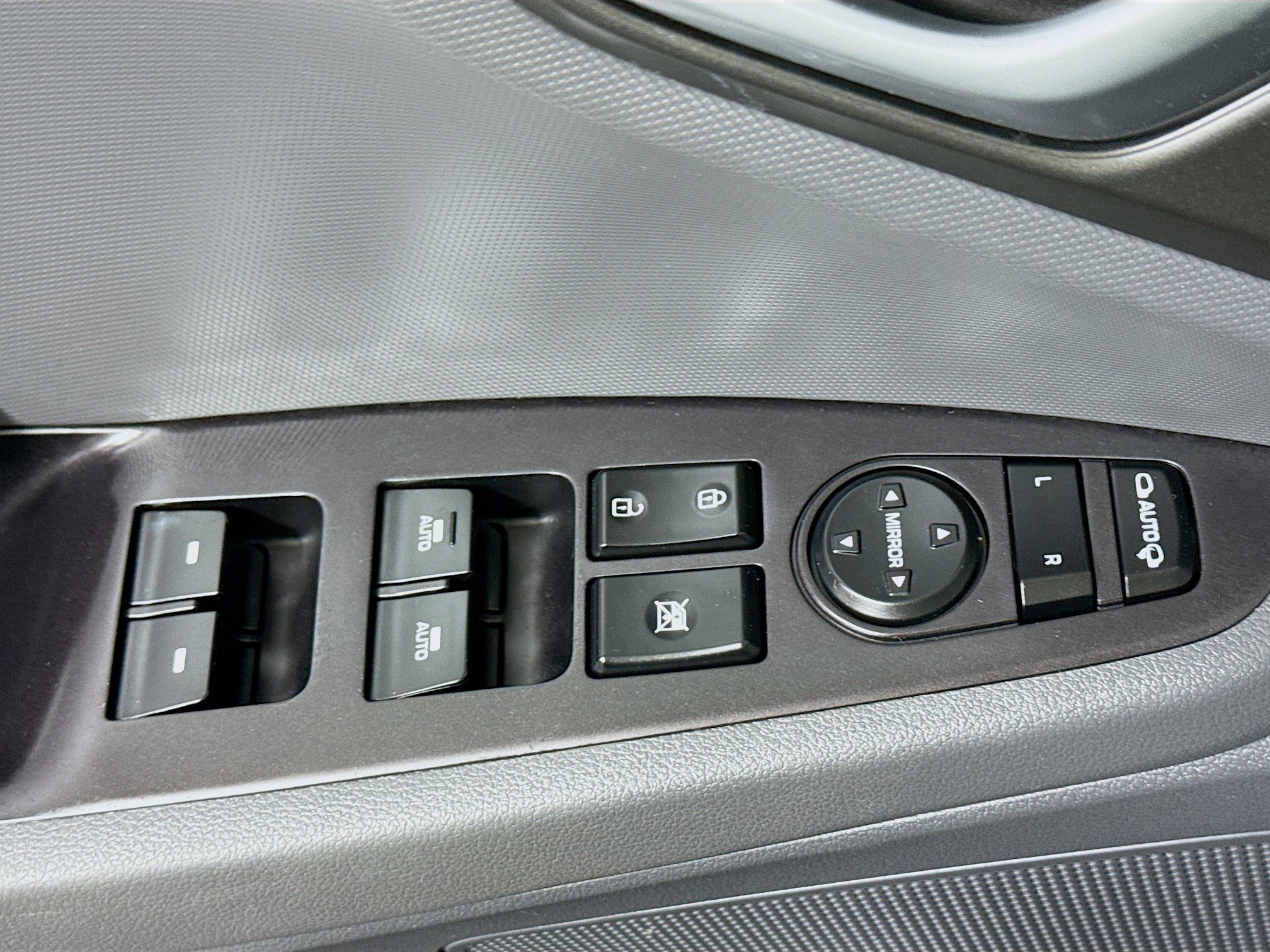 Used 2019 Hyundai Ioniq Limited image 24