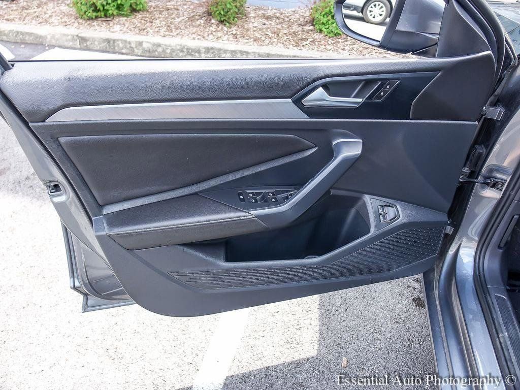 Used 2024 Volkswagen Jetta SE FWD image 19