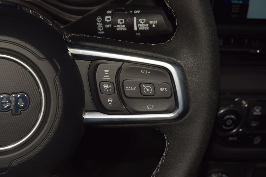 Used 2025 Jeep Wrangler Unlimited Sahara AWD/4WD image 39