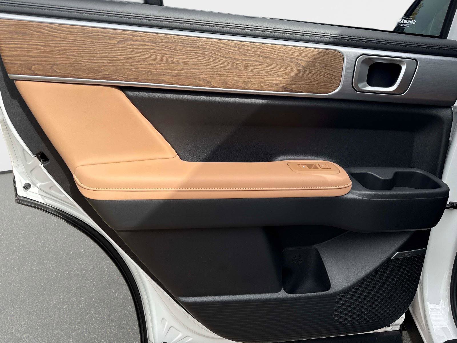 Certified 2025 Hyundai Santa Fe Limited image 11