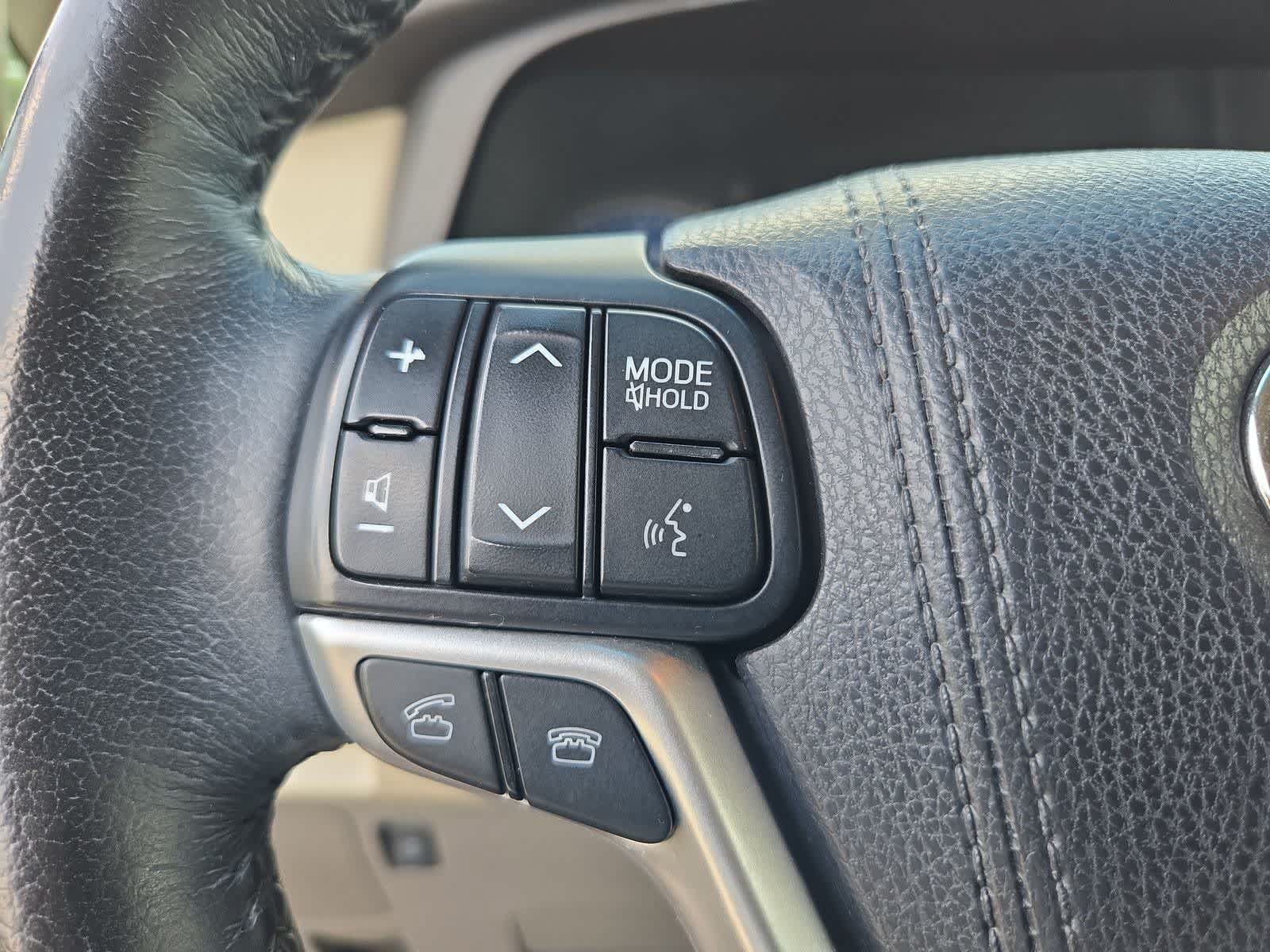 Used 2015 Toyota Sienna XLE w/ XLE Navigation Package FWD image 24