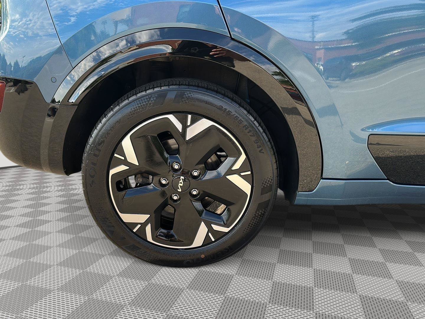 Used 2023 Kia Niro Wave w/ Wave Preserve Package FWD image 13