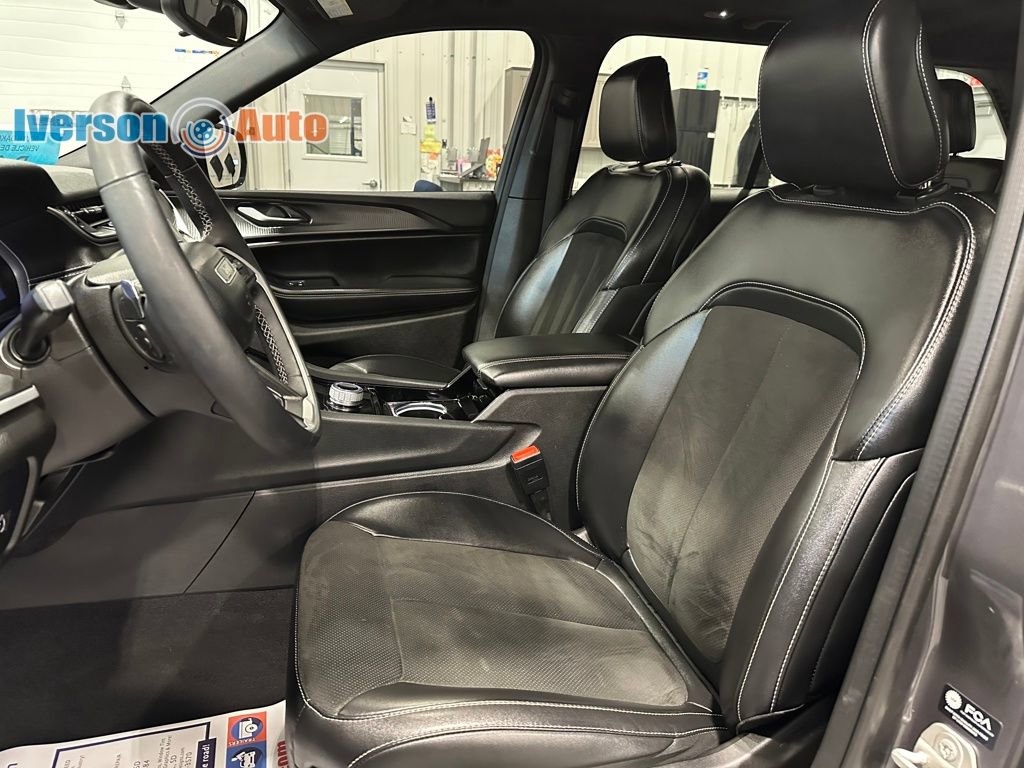 Used 2023 Jeep Grand Cherokee Altitude image 14