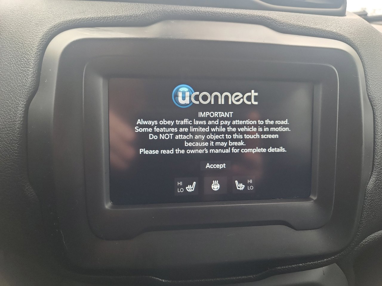 Used 2018 Jeep Renegade Latitude w/ Cold Weather Group image 19