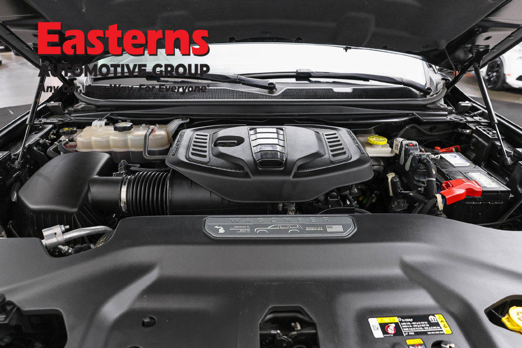 Used 2024 Jeep Wagoneer L Series II RWD image 8