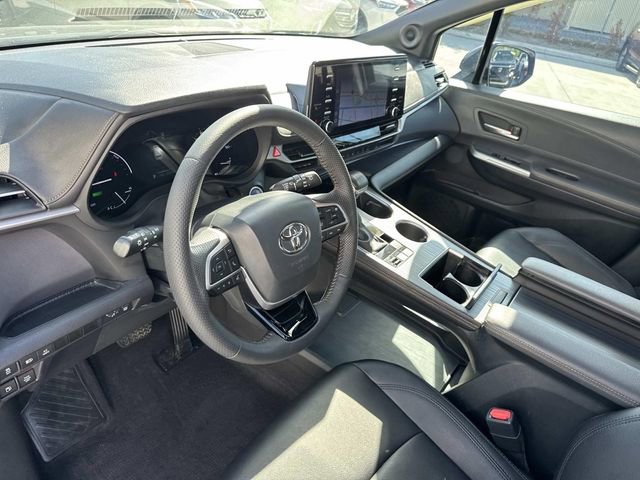 Used 2023 Toyota Sienna XLE Woodland Edition AWD/4WD image 18