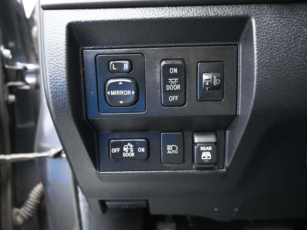 Used 2019 Toyota Tundra SR5 AWD/4WD image 11