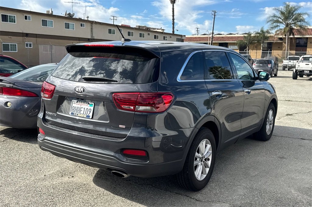 Used 2019 Kia Sorento LX image 3