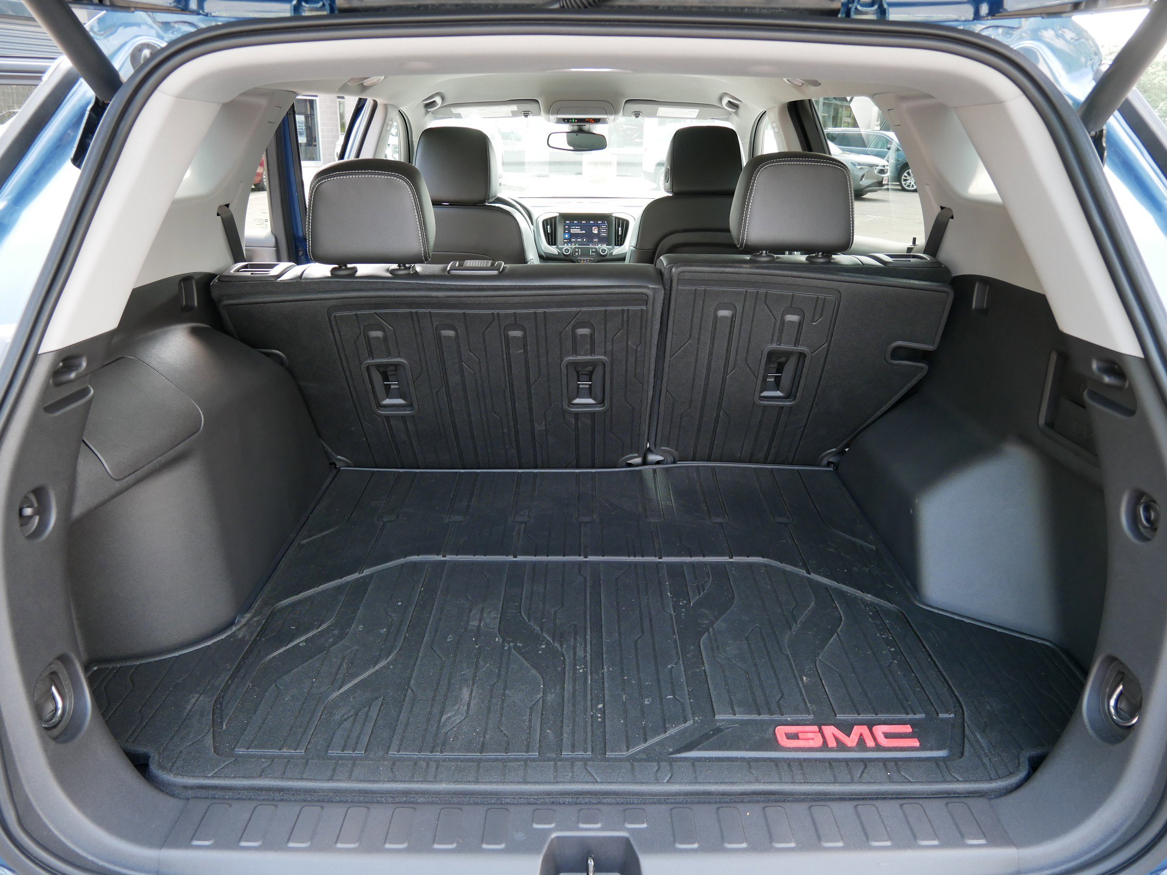 Used 2024 GMC Terrain SLT w/ Infotainment Package II image 14