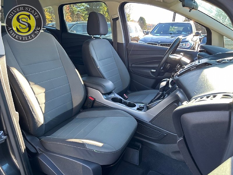 Used 2016 Ford C-MAX SE image 17