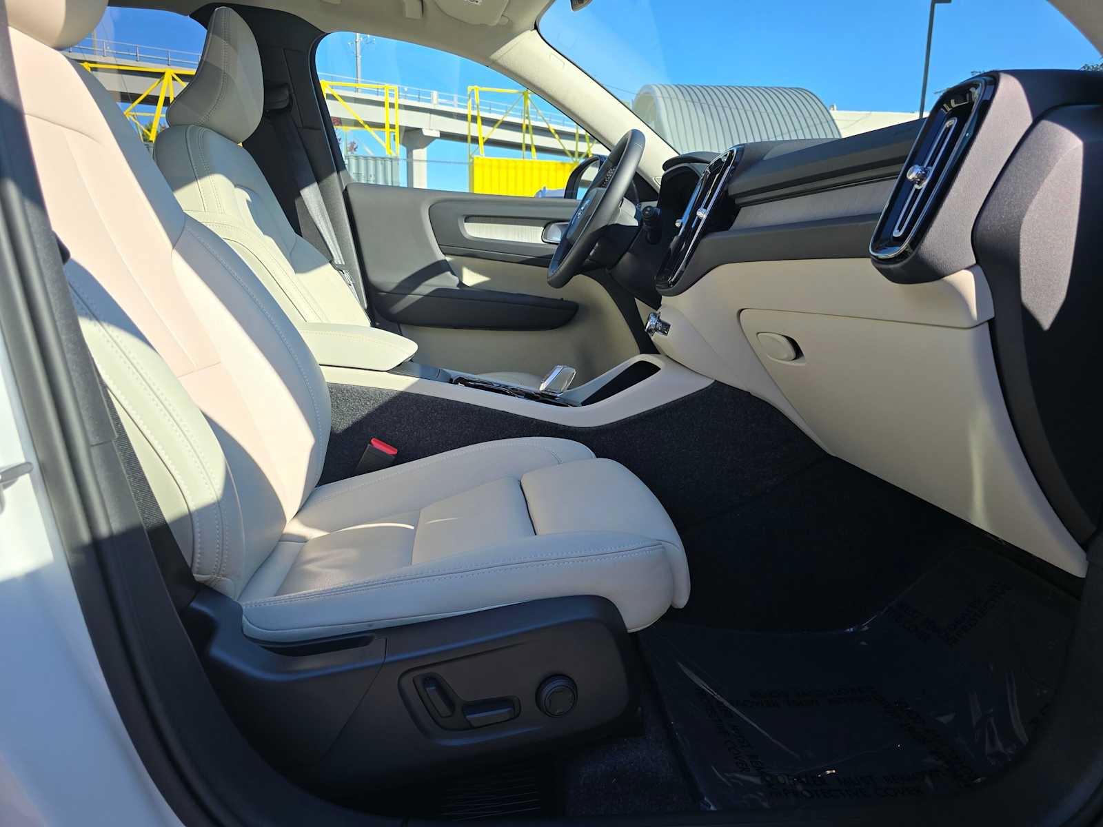 Certified 2026 Volvo XC40 B5 Plus AWD/4WD image 11