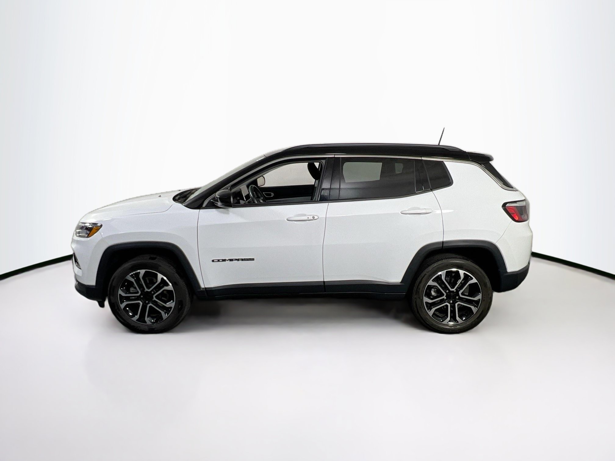 Used 2022 Jeep Compass Limited AWD/4WD image 8
