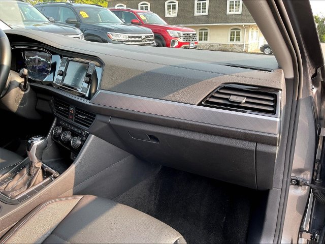 Certified 2022 Volkswagen Jetta SE FWD image 21