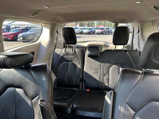 Used 2023 Chrysler Pacifica Touring-L image 24