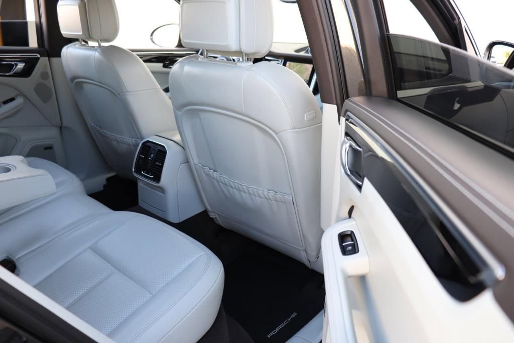 Used 2017 Porsche Macan S image 28